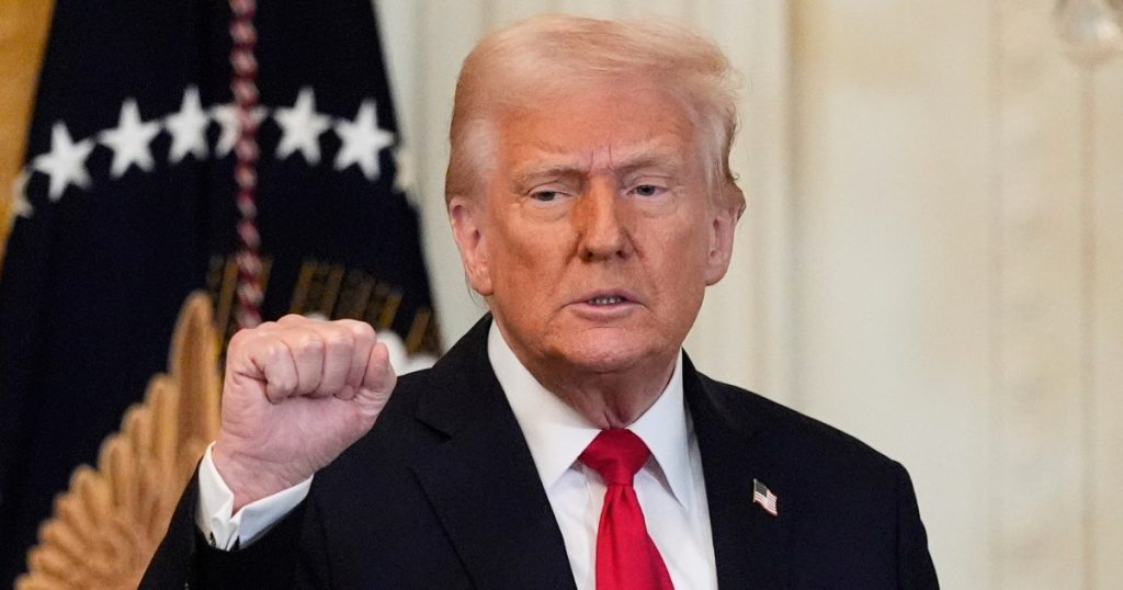 Trump annuncia le tariffe del 25 % sulle auto, che si scatenano la guerra commerciale