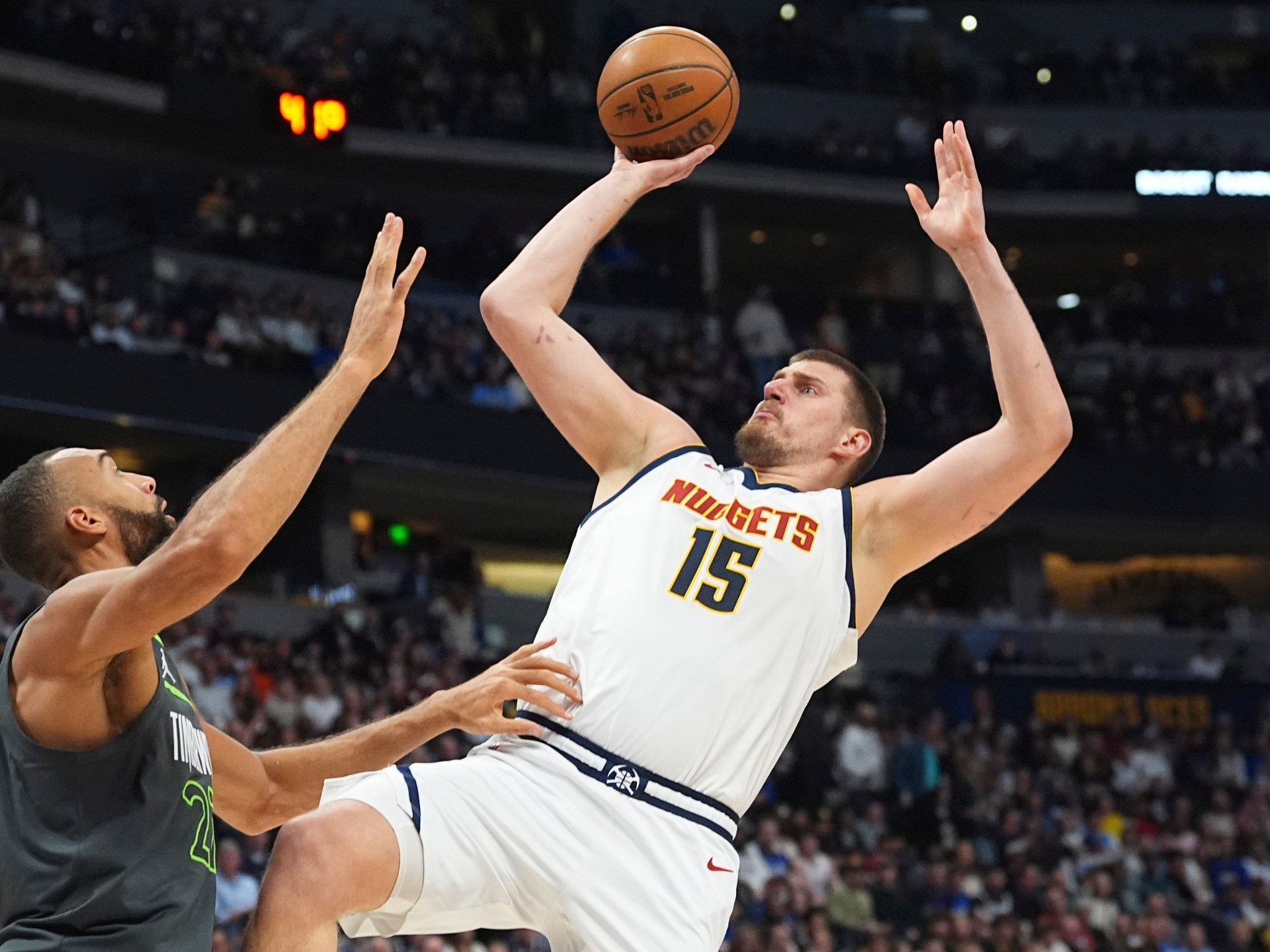 Nikola Jokic segna la tripla doppia a 61 punti nella perdita di Nuggets in Timberwolves