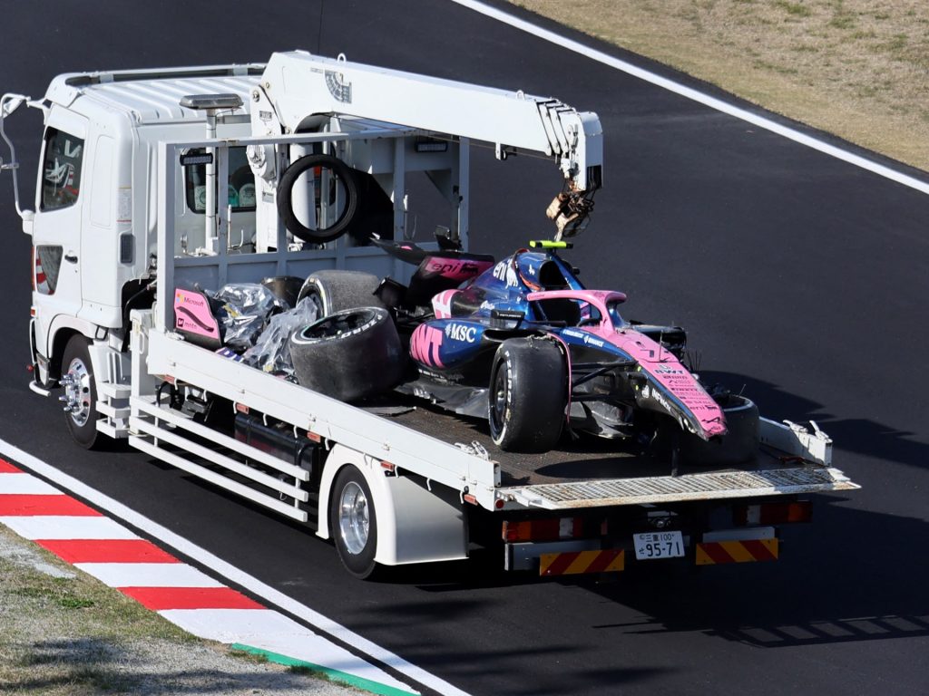 McLarens in cima mentre gli incendi di erba e gli incidenti interrompono la pratica F1 a Suzuka