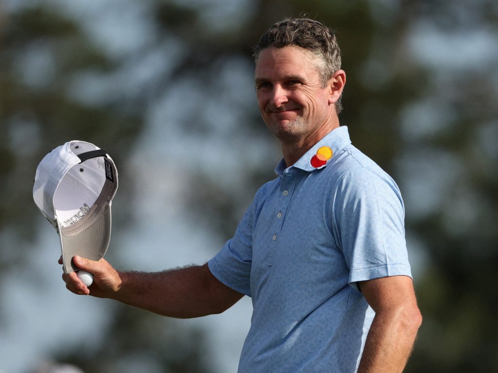 Rose Storms in Masters Golf Lead, McIlroy inciampa in ritardo