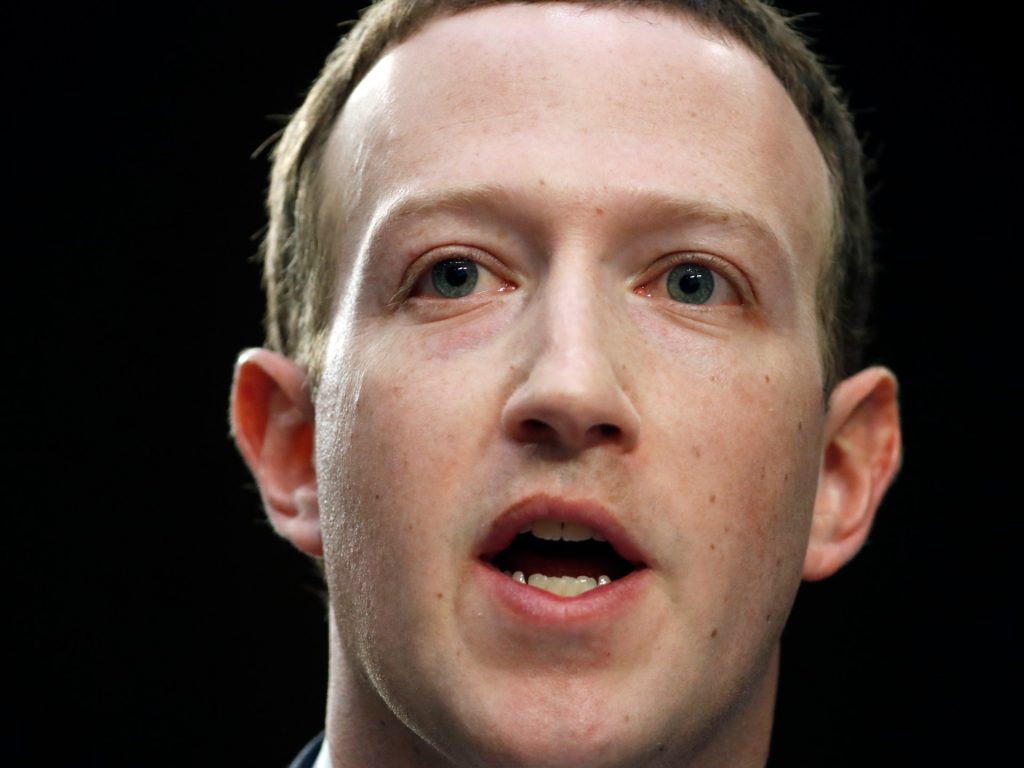 Mark Zuckerberg torna in tribunale americano tra spinta per rompere il meta