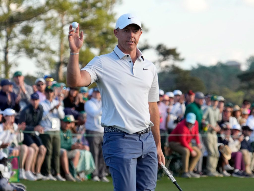 Golf: Rory McIlroy guida i maestri; si chiude in carriera Grand Slam