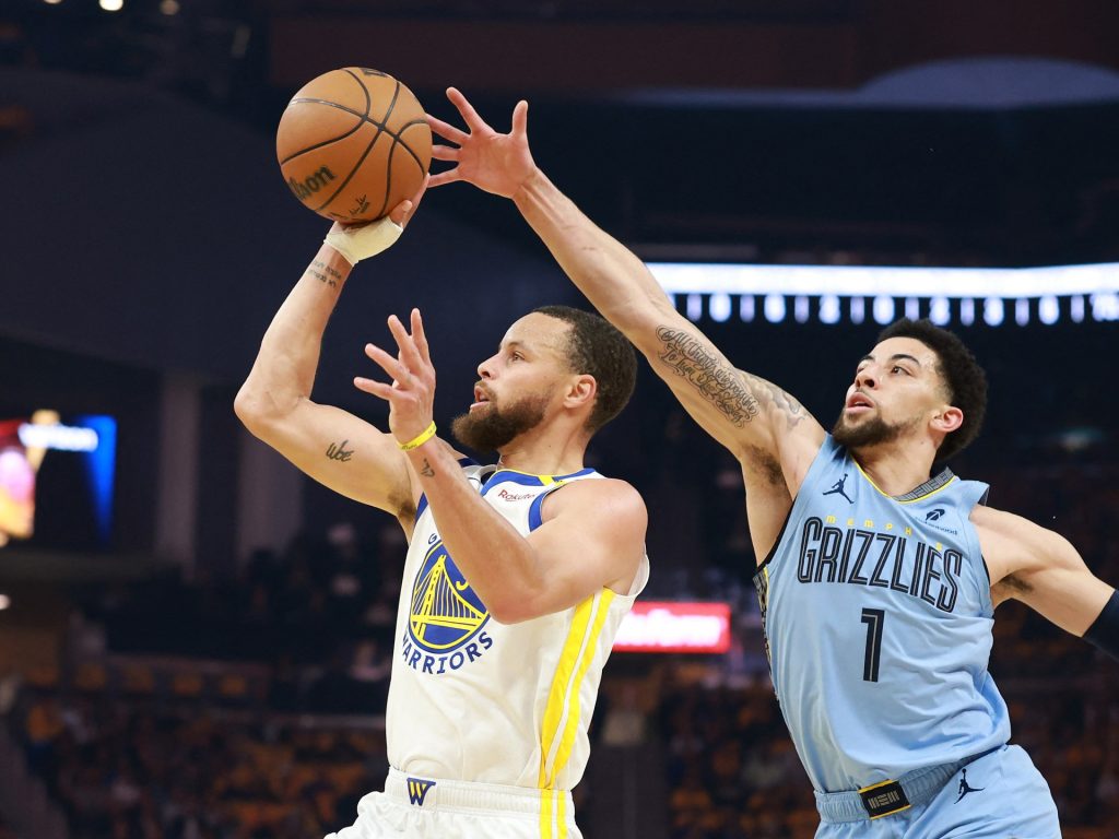 Curry, Butler aiuta Warriors a battere i grizzlies in play-in