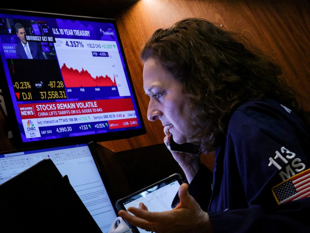 Consumatori, aziende meno ottimistiche riguardo all'economia degli Stati Uniti nonostante l'hype di Trump