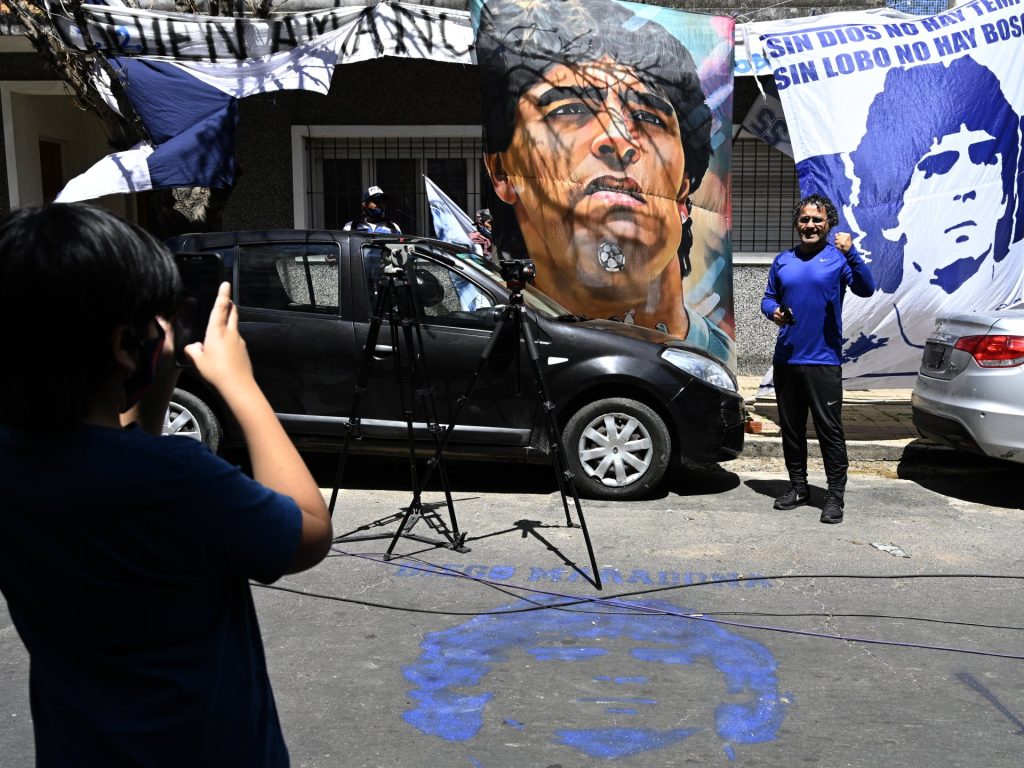 Deceduto in "Agony": i coroner testimoniano nel processo contro la squadra medica di Maradona