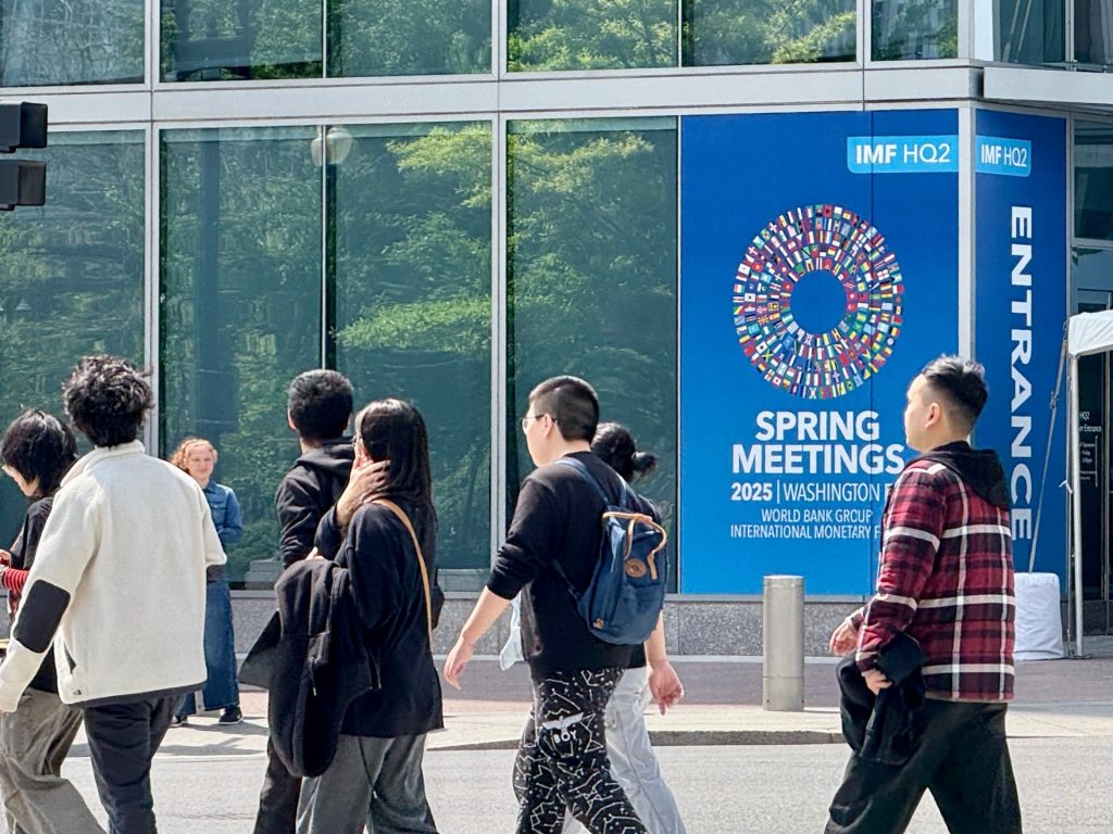 Il FMF avverte che le tariffe di Trump stanno alimentando prospettive economiche globali incerte