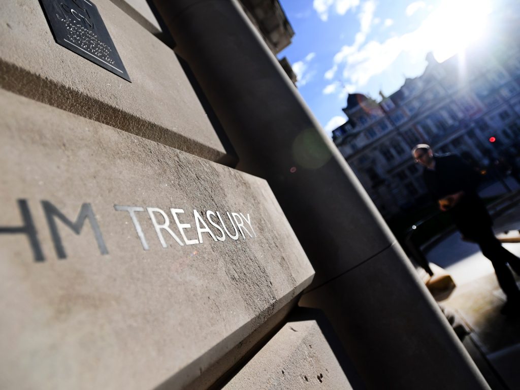 Il Regno Unito solleva le sanzioni su dozzine di organi governativi siriani