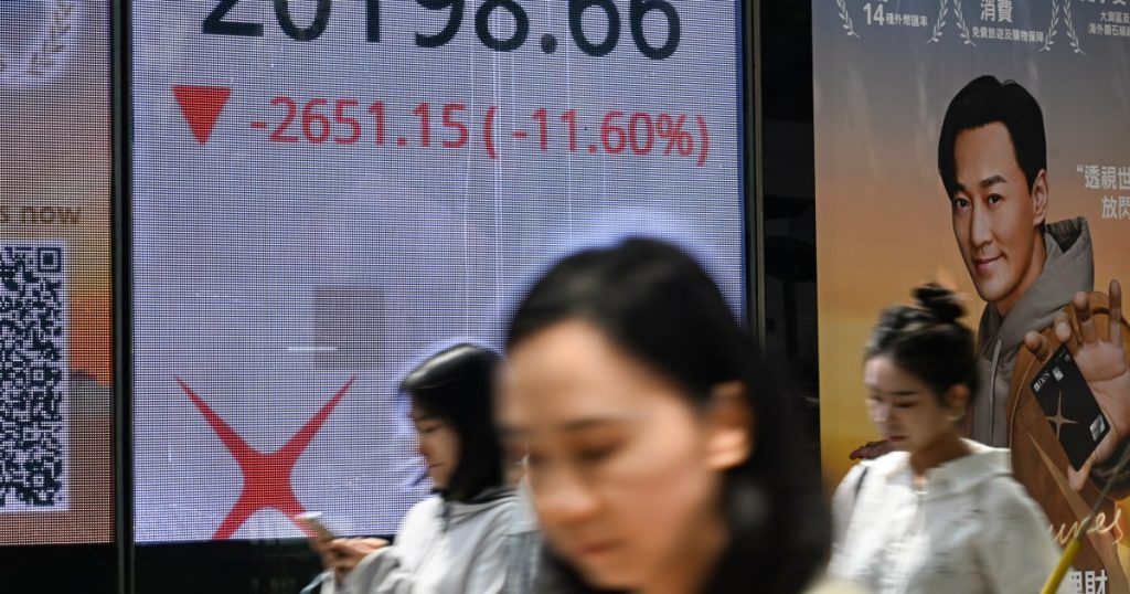 Il mercato azionario di Hong Kong si immerge maggiormente dalla crisi del '97 tra le tariffe