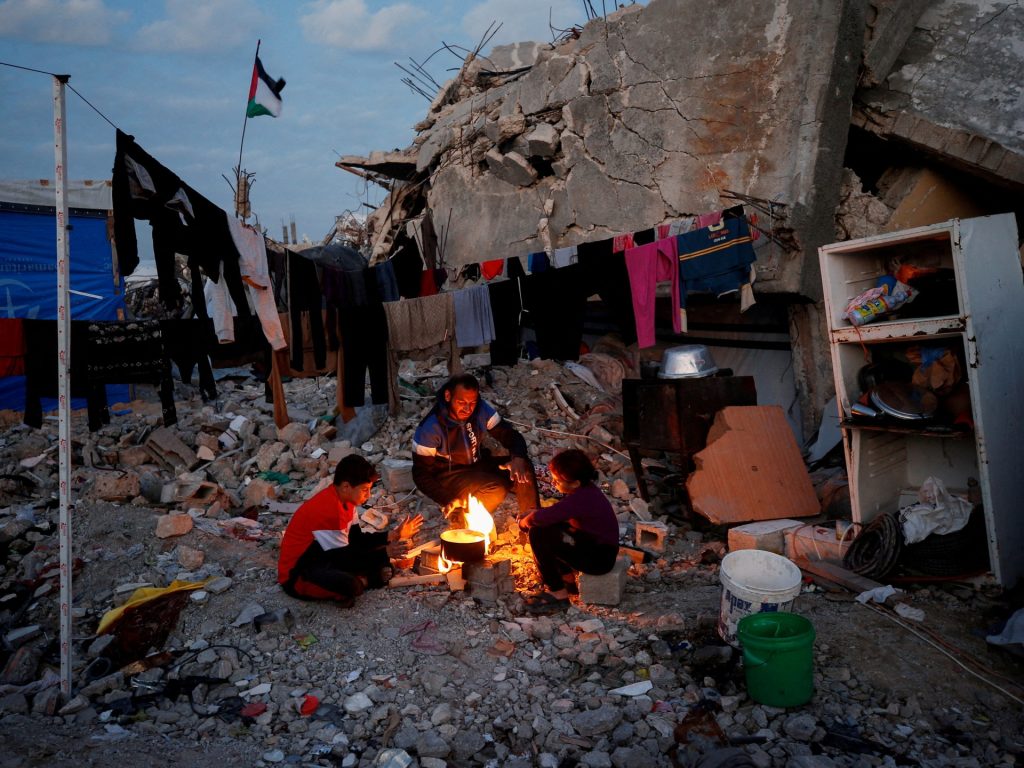 Sono stato costretto a bruciare i miei libri per sopravvivere a Gaza