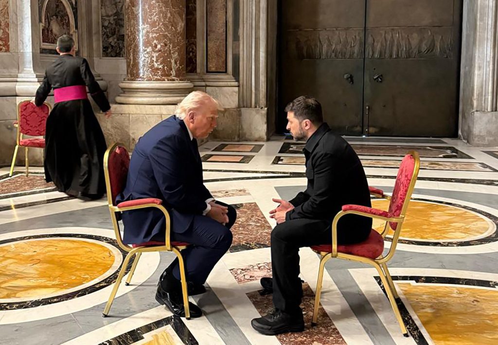 Trump, Zelenskyy ha un incontro "produttivo" in Vaticano