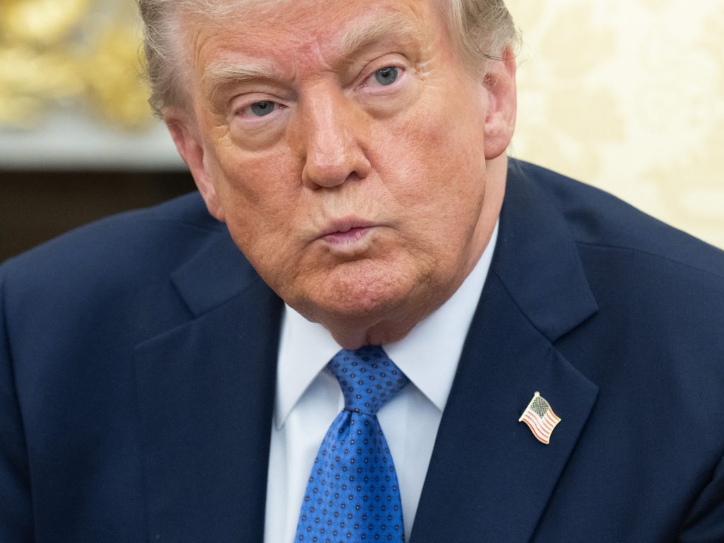 Trump afferma che i prezzi della benzina e della spesa sono in calo. I fatti dicono diversamente