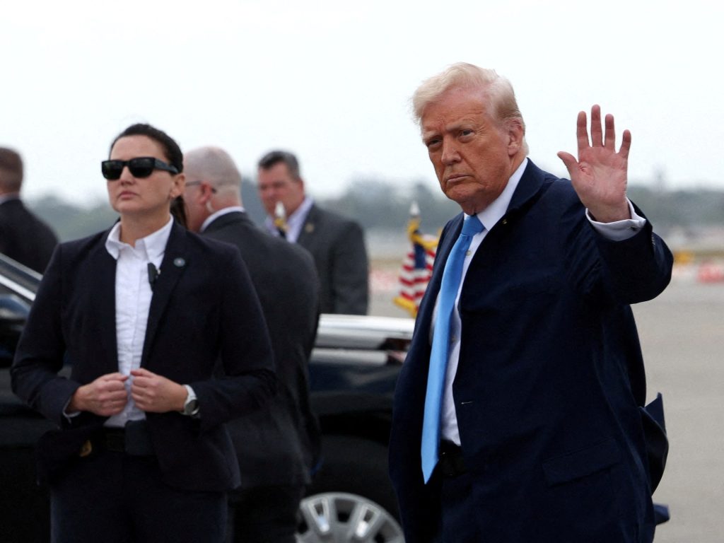 Trump "arrabbiato" con Putin e minaccia le tariffe sul petrolio russo sull'Ucraina