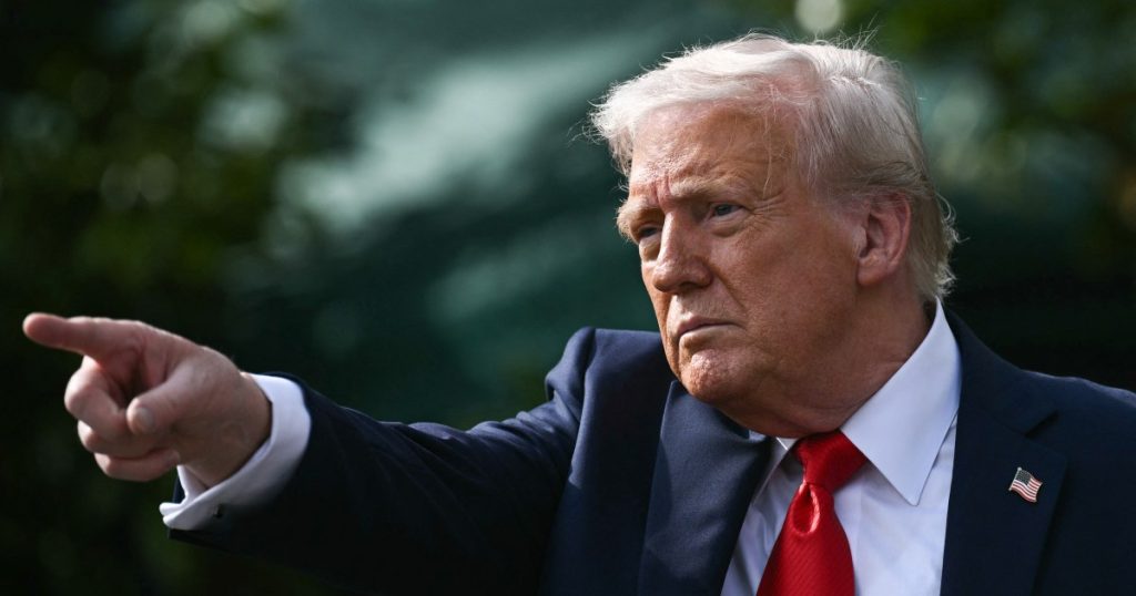 Trump si avvicina alle tariffe dei semiconduttori, i galleggianti si fermano sui compiti auto