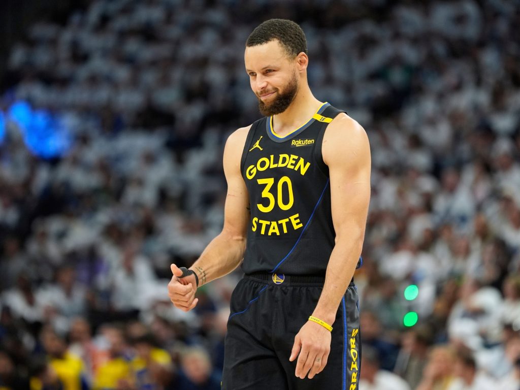 Stephen Curry di Warriors ferito nella vittoria della partita 1 contro Timberwolves