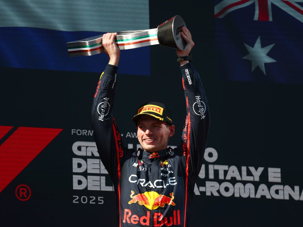 Verstappen vince F1 Emilia-Romagna GP per colmare il divario sul duo McLaren