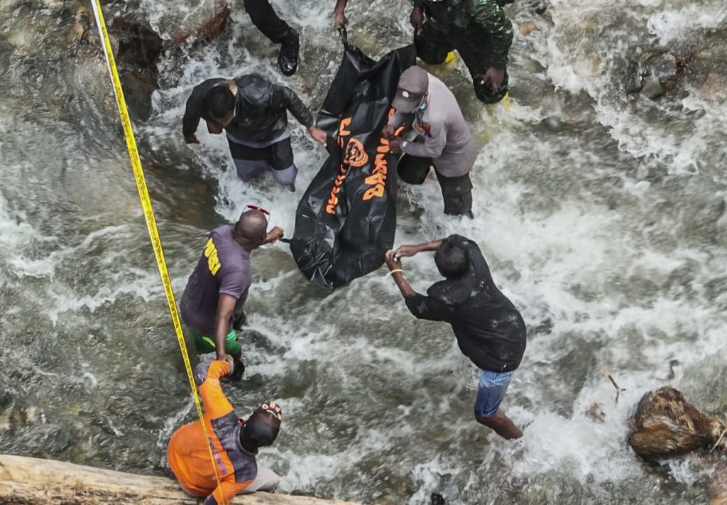 Rains Halt Search for Gold Miner dopo mortale frana indonesiana