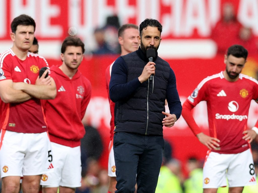 La stagione di Man United End si è classificata al 15 ° posto dopo la controversa vittoria sull'Aston Villa