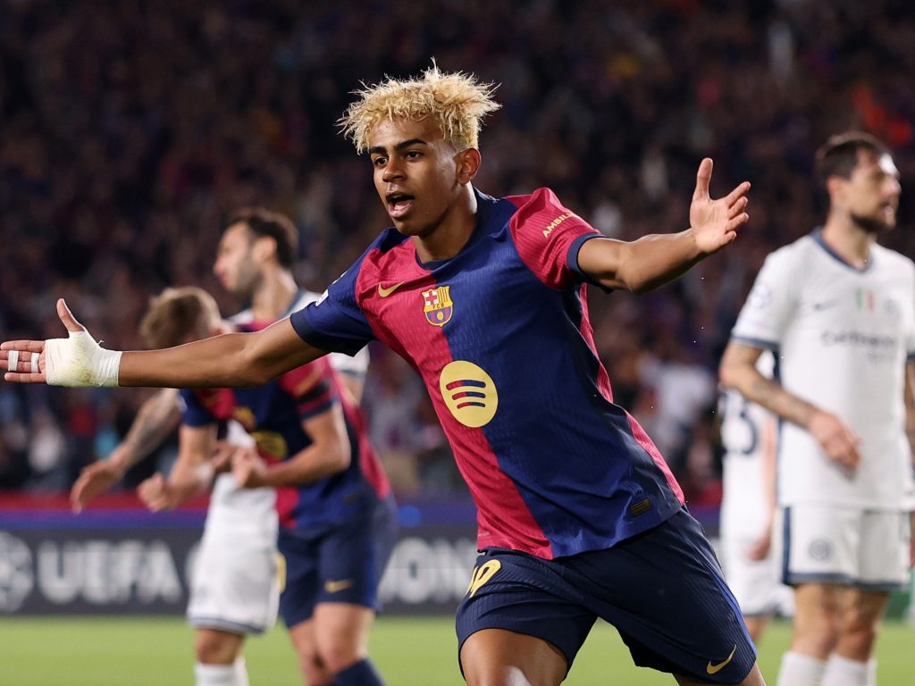 Lamine Yamal: la stella del calcio del Barcellona ispira la gioventù nella città natale Rocafonda