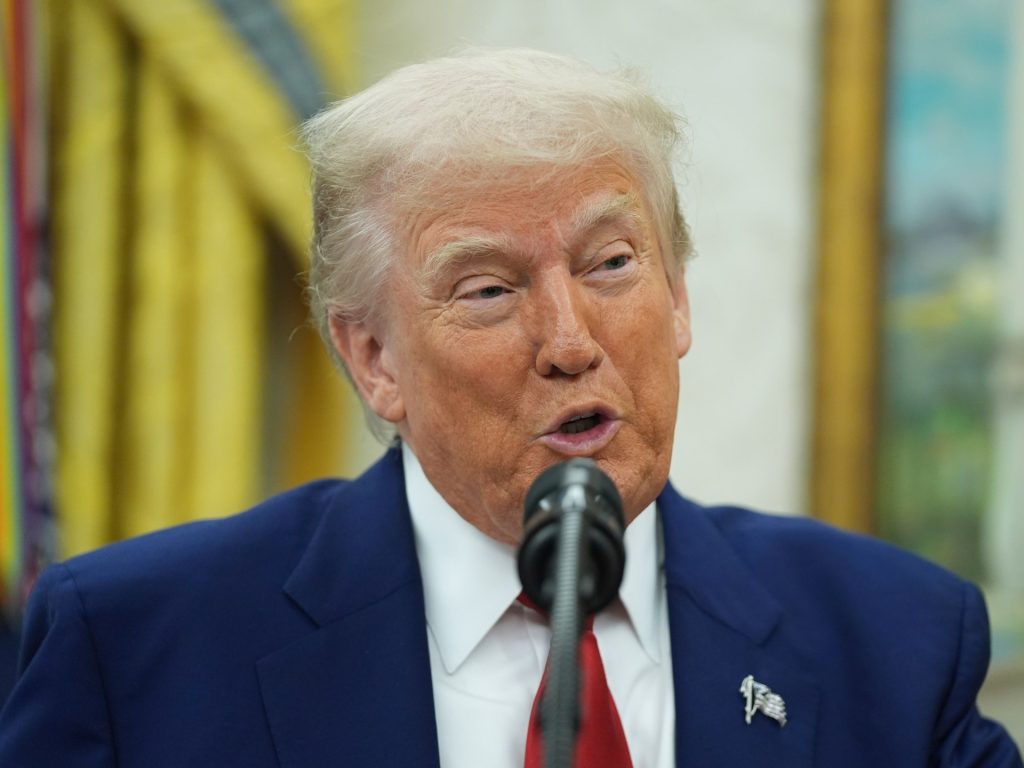 Trump sfiora le critiche di Elon Musk per il suo disegno di legge sul bilancio della firma