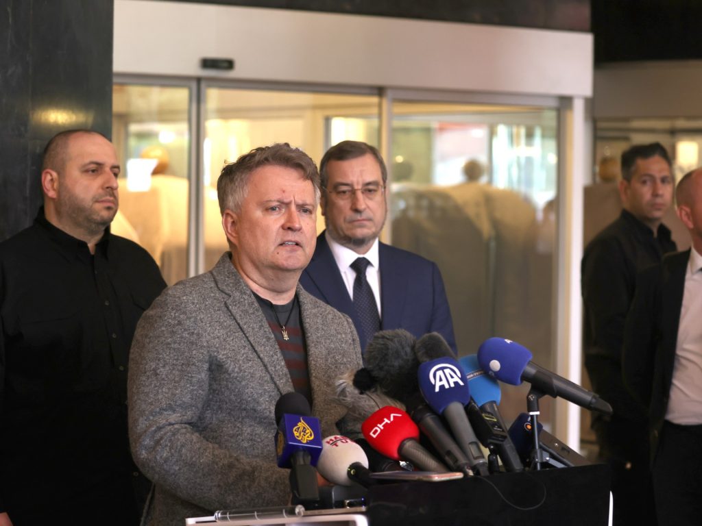 A Istanbul, la Russia gioca a scacchi mentre l'Occidente è bloccato nella finzione