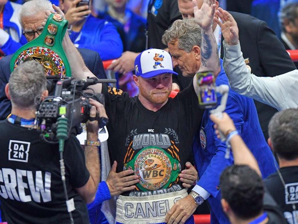 Canelo Alvarez batte William Scull per creare Terence Crawford Super-Fight