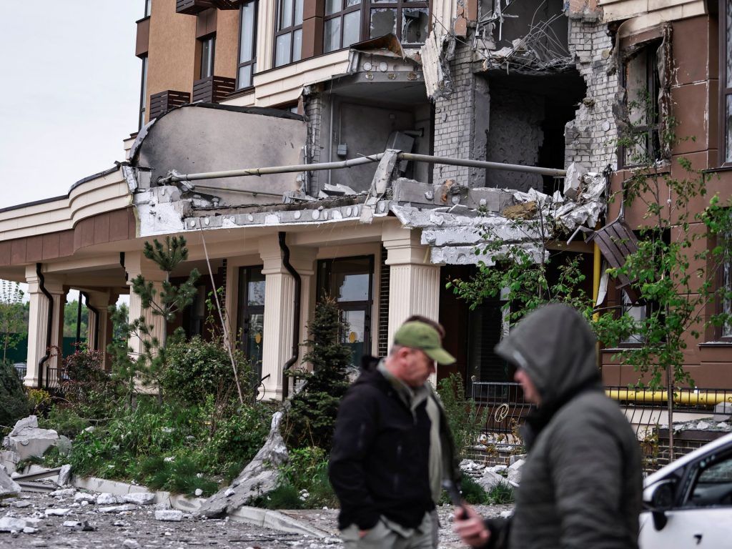 Dopo l'accordo sui minerali, Trump approva le armi in Ucraina, gioca a un piano di pace