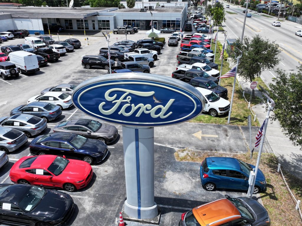 Ford per aumentare i prezzi su tre auto prodotte in Messico: rapporto