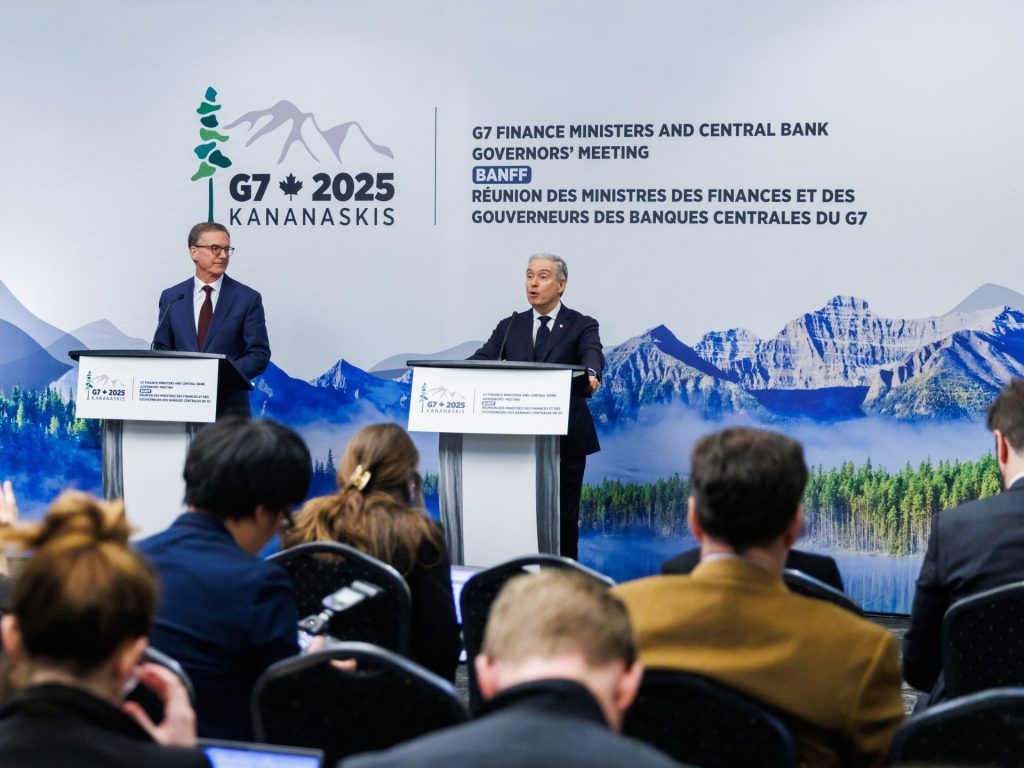 G7 promette di affrontare gli "squilibri" economici globali, considera le sanzioni della Russia