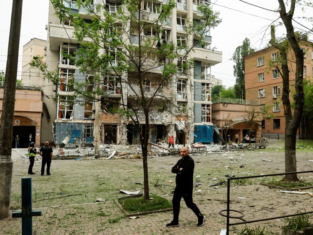 L'Ucraina colpita da attacchi russi come Mosca, Kyiv conclude il carrello dei prigionieri