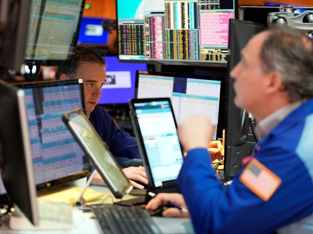 Le case automobilistiche sospendono la guida finanziaria tra incertezza tariffaria