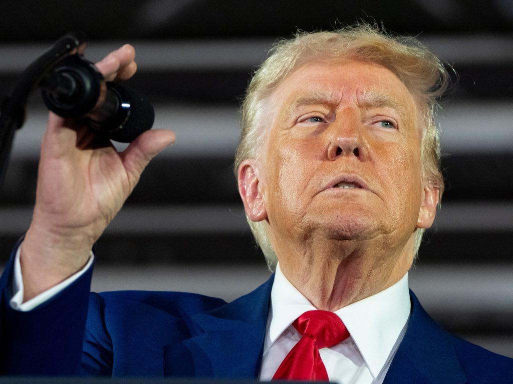 Trump incolpa il predecessore come economia americana colpita dalle politiche tariffarie