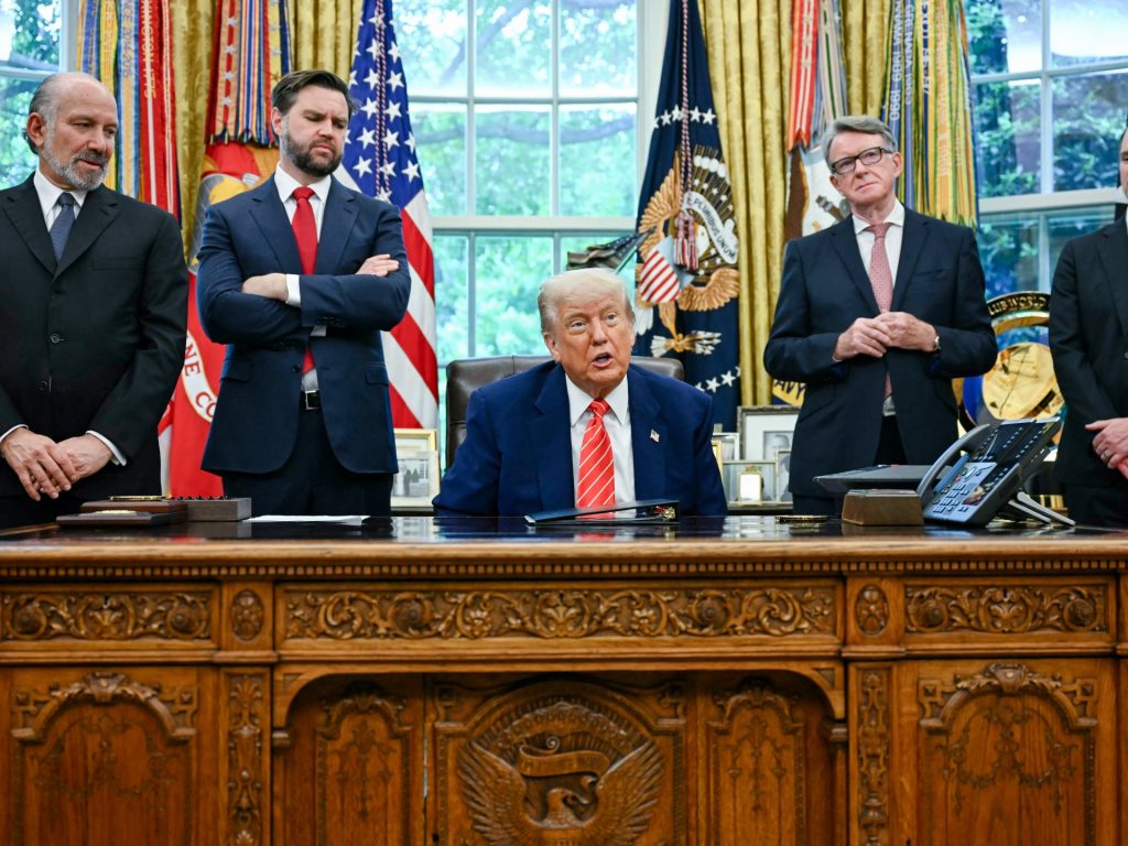 US STRIKES FIRST COMMERCIALE ACCORDATO CONTRO con il Regno Unito in un "accordo rivoluzionario"