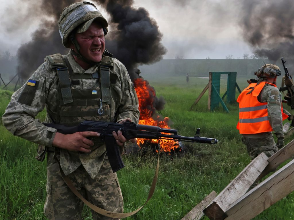L'Ucraina presenta il piano di cessate il fuoco, ma la Russia risponde con escalation