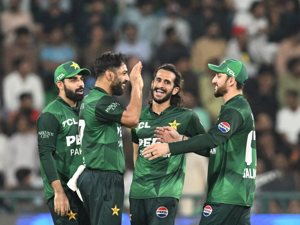 Il Pakistan ha battuto il Bangladesh di 57 corse per guidare la serie di cricket T20i