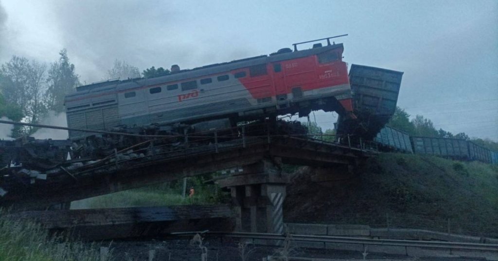 Bridges crolla in due regioni russe al confine con l'Ucraina, uccidendo sette