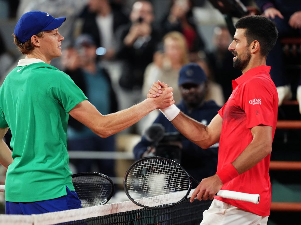 Sinner Beats Djokovic per creare la finale aperta francese con Alcaraz