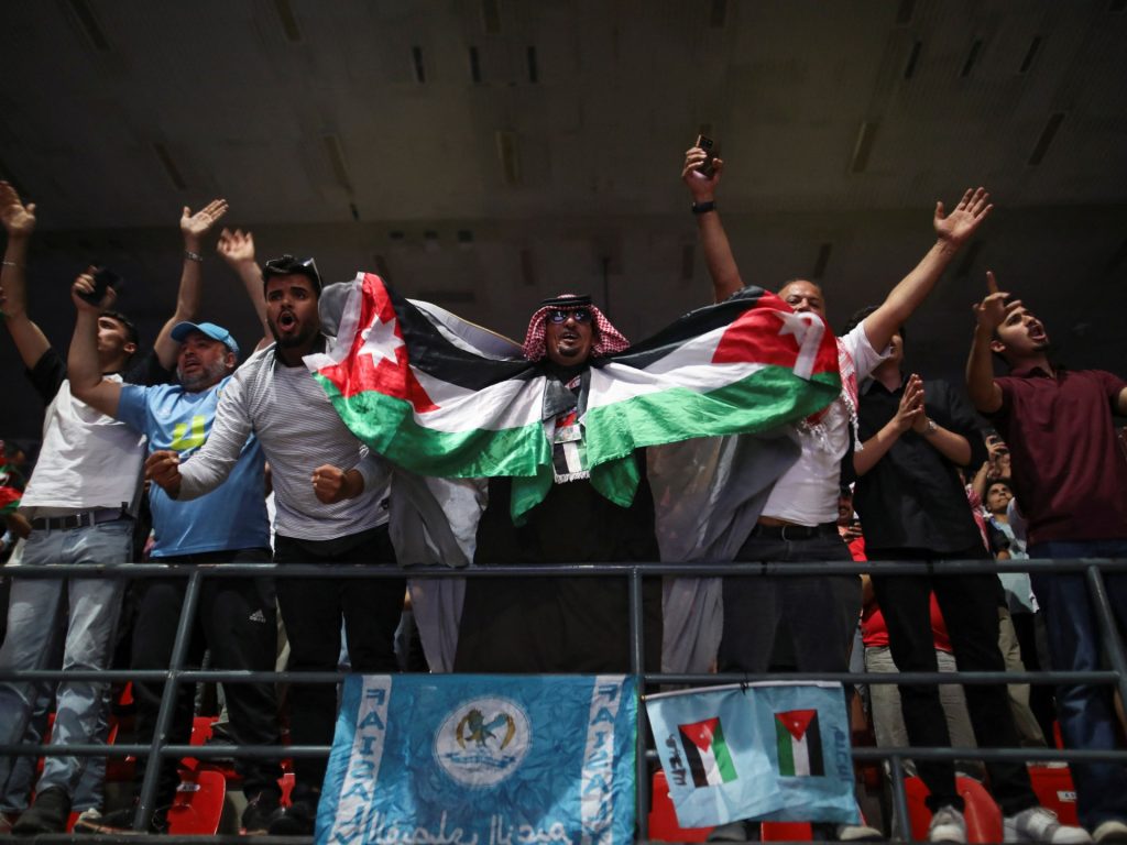 La Giordania celebra raggiungendo la prima Coppa del Mondo dopo la vittoria contro l'Oman