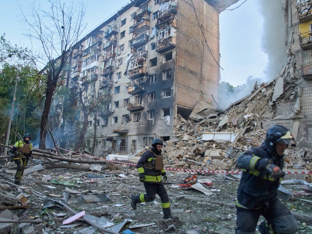"Mancare di rispetto per noi": l'Ucraina sbatte il bombardamento di Kiiv "orribile" della Russia