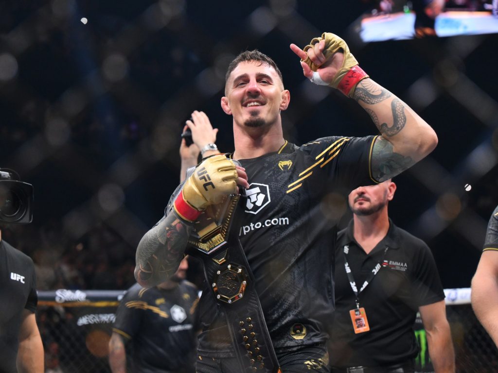 Jon Jones si ritira; Tom Aspinall ha incoronato campione dei pesi massimi incoronato di UFC