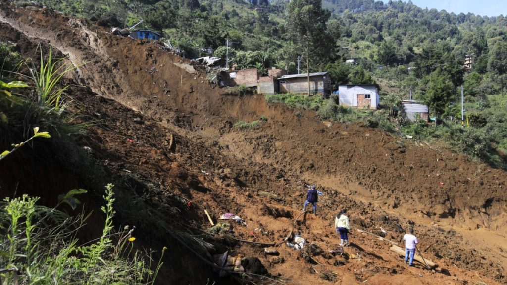 Il bilancio delle vittime dalla frana alimentato dalla pioggia in Colombia sale a 11