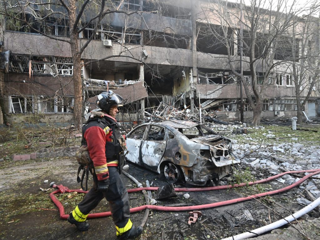 Gli attacchi di droni russi uccidono tre, ferita 60 nel Kharkiv dell'Ucraina