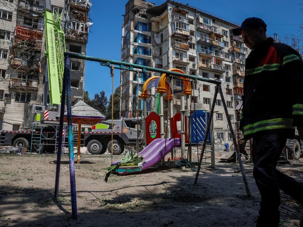 L'UE stringe la Russia finanziariamente per raggiungere la "pace attraverso la forza" in Ucraina