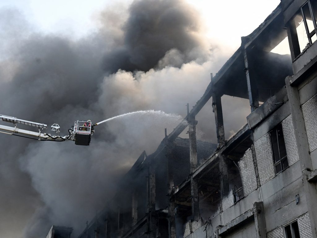 La Russia attacca Kharkiv dell'Ucraina mentre lo scambio di prigionieri è in equilibrio