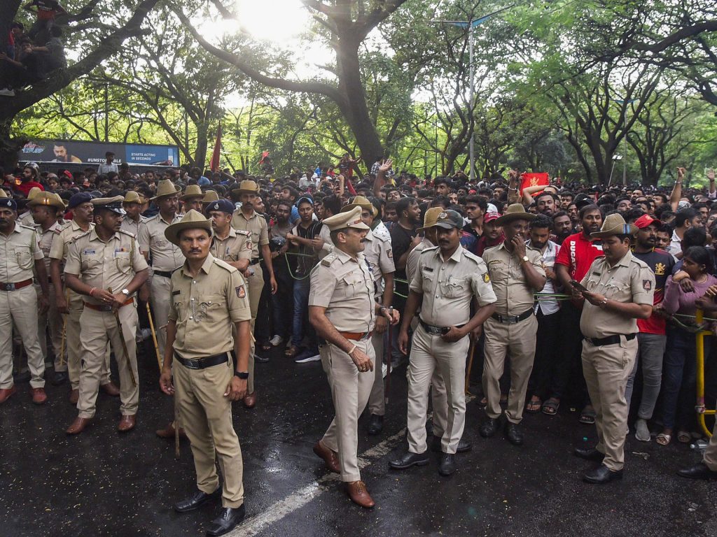 La polizia indiana arresta quattro persone in relazione a Deadly Cricket Stampede