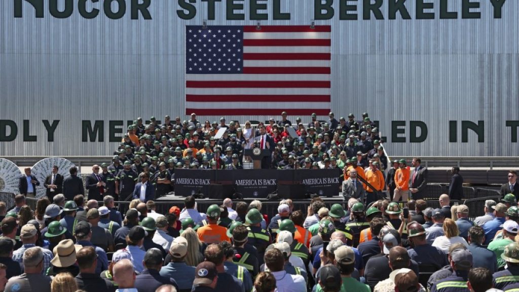 Le tariffe in acciaio e alluminio del 50% di Donald Trump hanno effetto