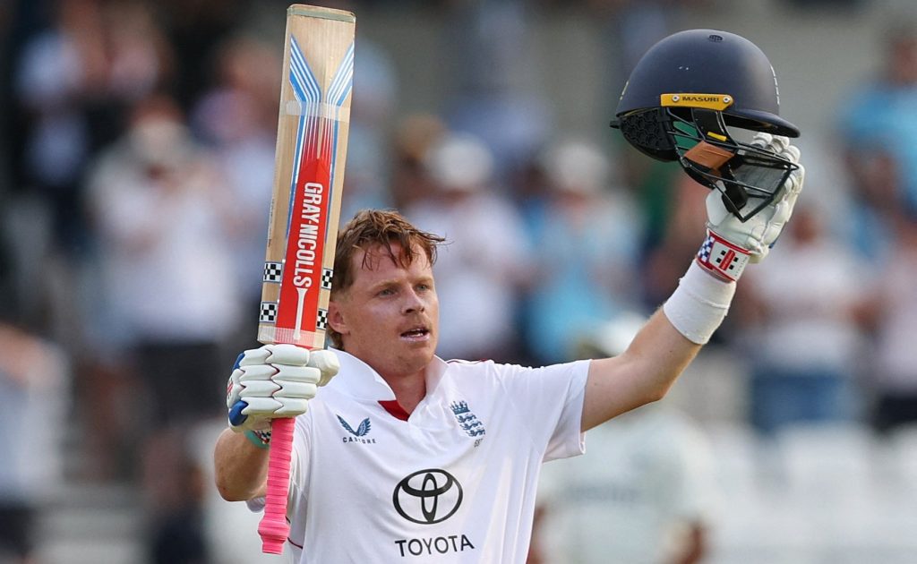 Papa Century guida l'Inghilterra combattimento contro l'India a Headingley