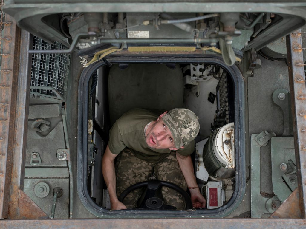 La Russia afferma che controlla Luhansk mentre US si ferma alcune armi in Ucraina