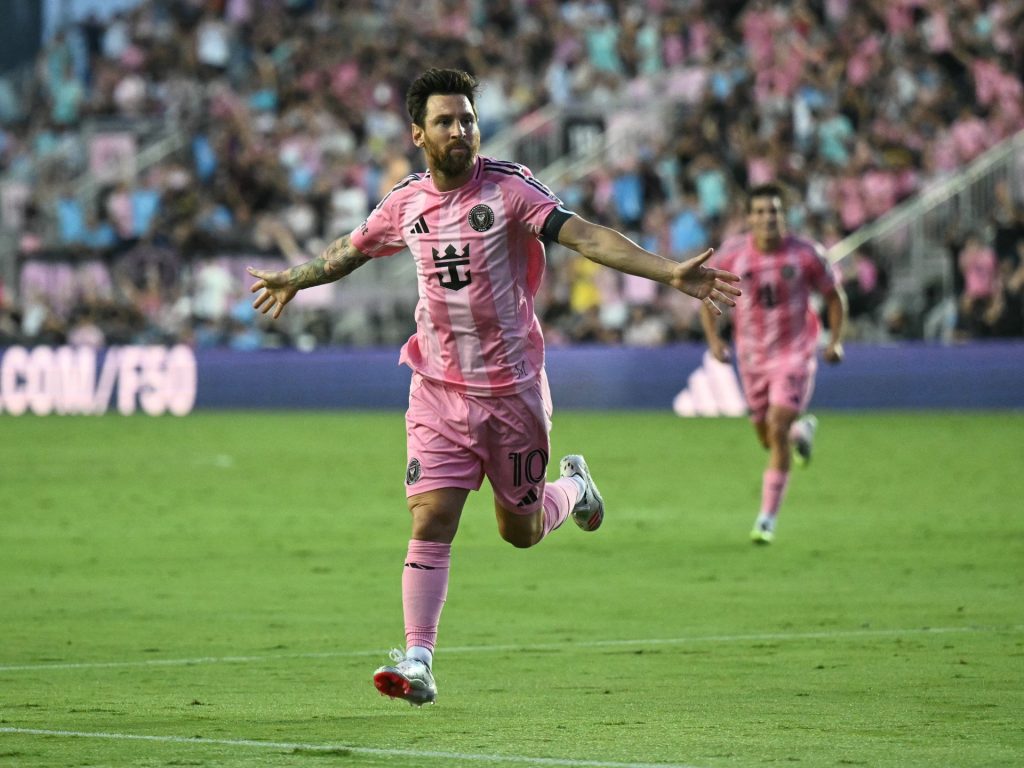 Lionel Messi segna due volte quando l'Inter Miami ha battuto Nashville in MLS