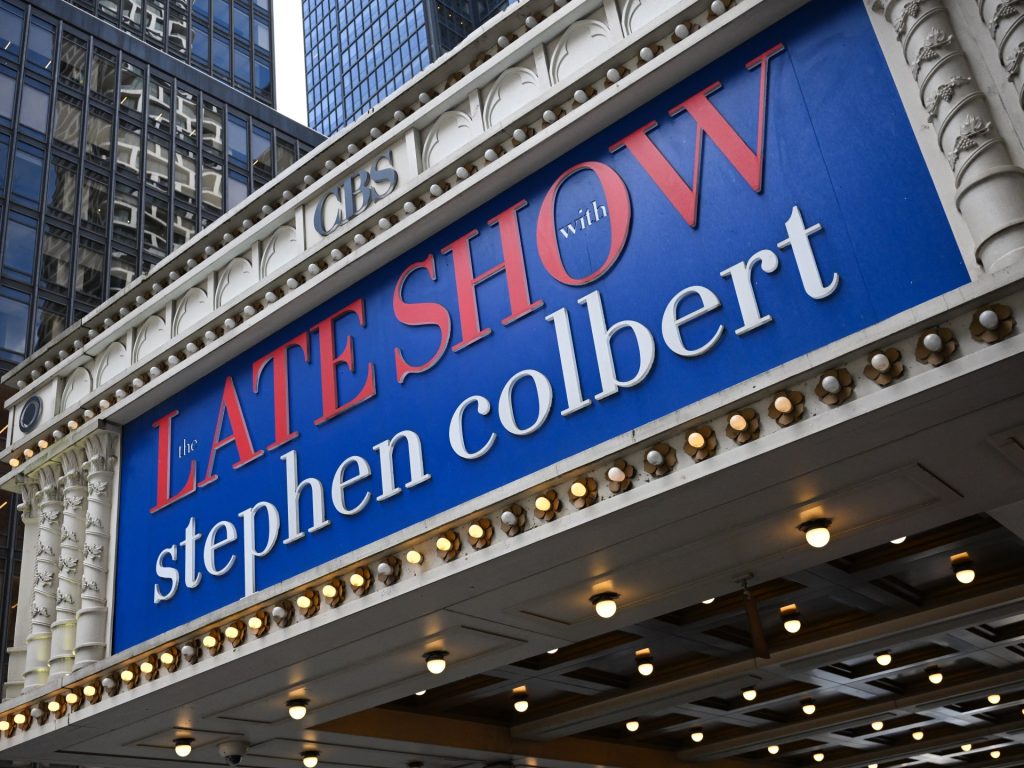 La CBS cancella il Late Show di Colbert tra la fusione Paramount-Skydance in sospeso