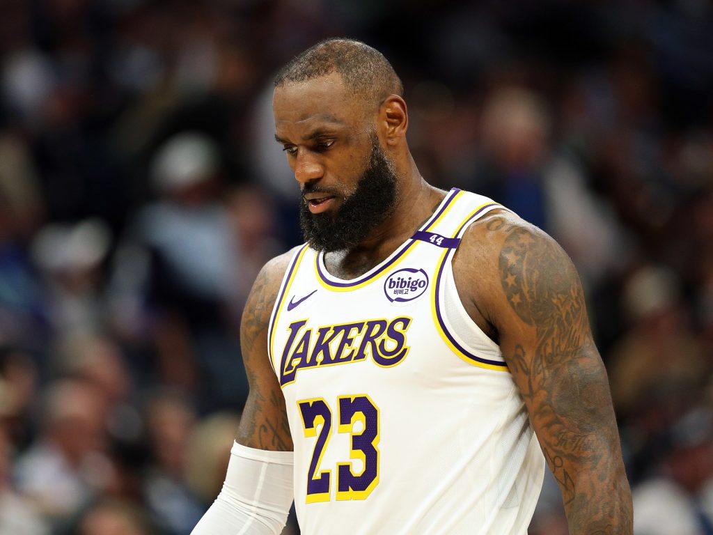 Rapporto: LeBron James si aspettava di rimanere con i Lakers in questa stagione